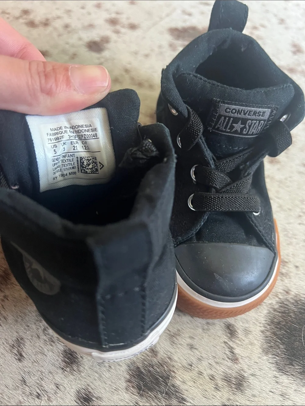 Converse Kids Black Canvas High Top Sneakers- like new